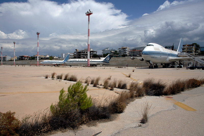 Illustration for article titled Athens' Abandoned International Airport Is Incredibly Creepy